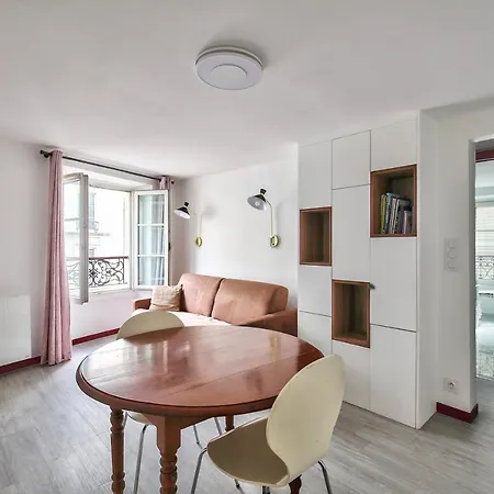 New! A Beautiful Flat In Saint Georges! Paryż